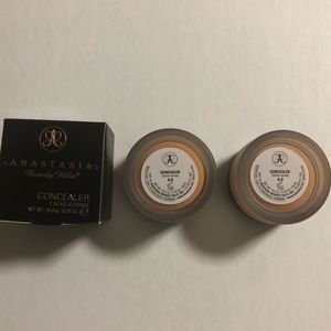 Anastasia Beverly Hills Concealer Pot in 4.0 (2x)
